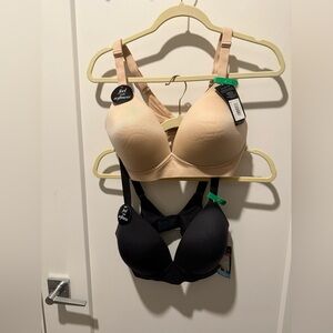 Bali’s New Woman’s comfort resolution wireless bra. 2 for 1. BLK/TAN Size L